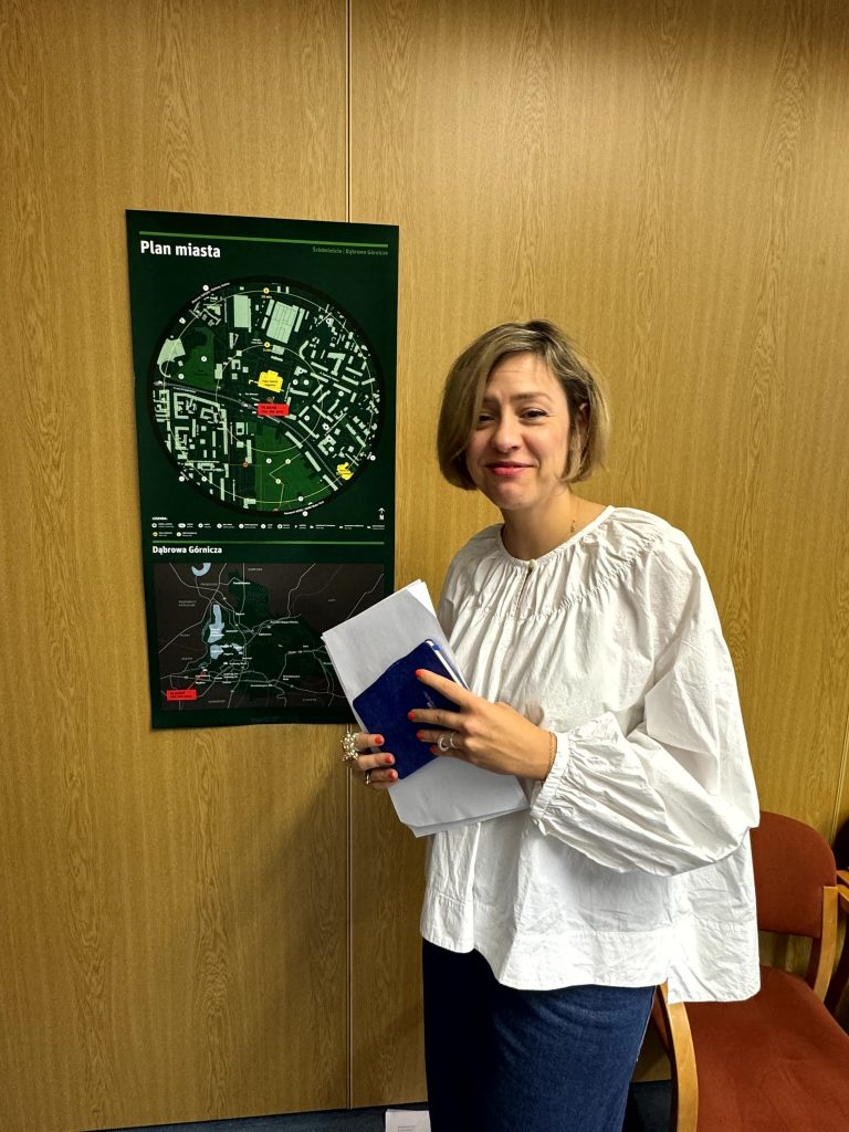 Spotkanie w Urzędzie Miejskim w Dąbrowie Górniczej - Architekci pytali o opinię na temat projektu systemu informacji w mieście. Za panią architekt kulisty proj. mapy miasta.