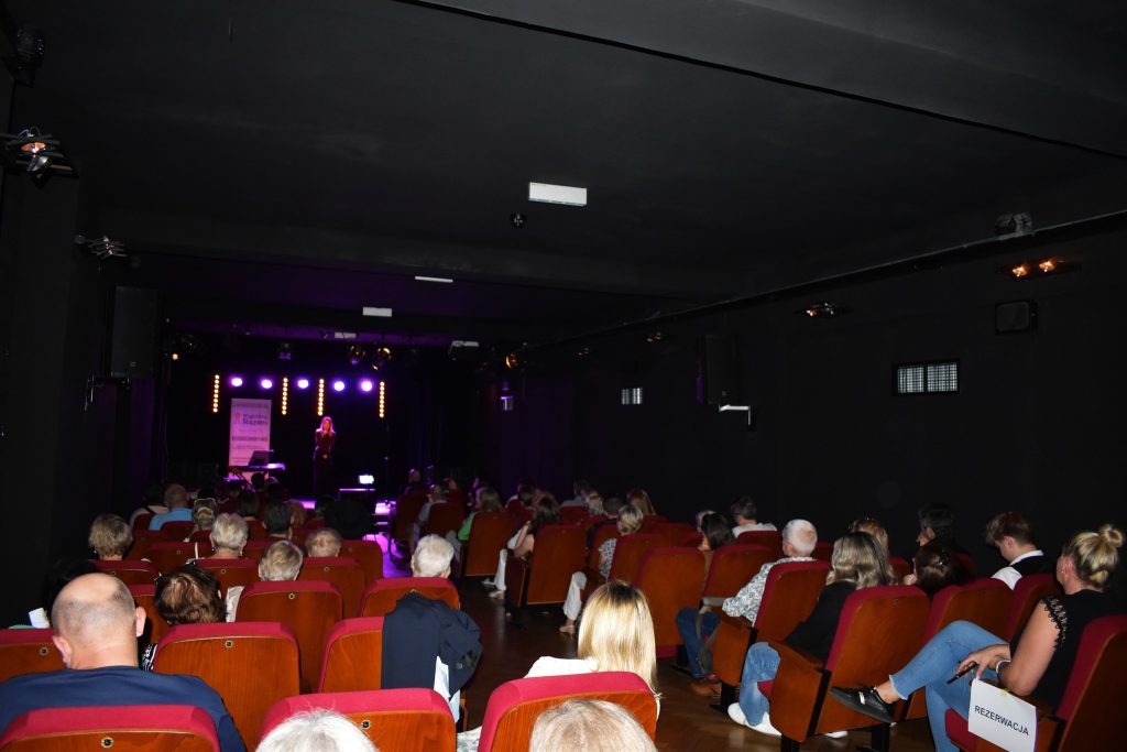 Półfinał 6 edycji Przeglądu MUZYKA - WYOBRAŹNIA - CIEMNOŚĆ - wokalne prezentacje uczestniczek i uczestników konkursu