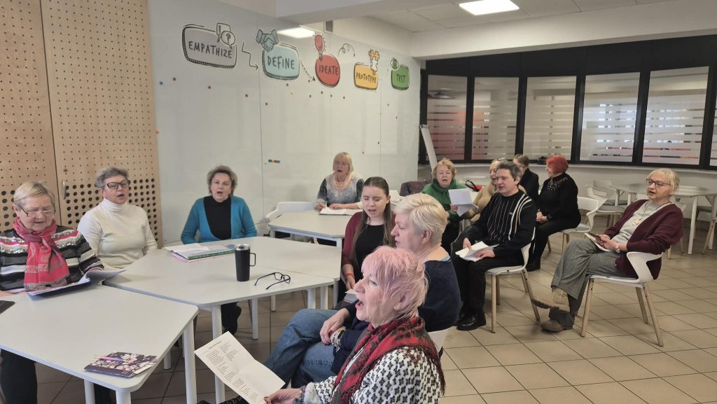 Uczestnicy zajęć - Seniorzy z UTW z Akademii WSB