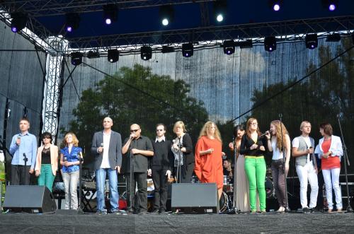 Na koniec koncertu wszyscy artyści wraz z publicznością pokazali na co ich stać w wielkim przeboju grupy Feel